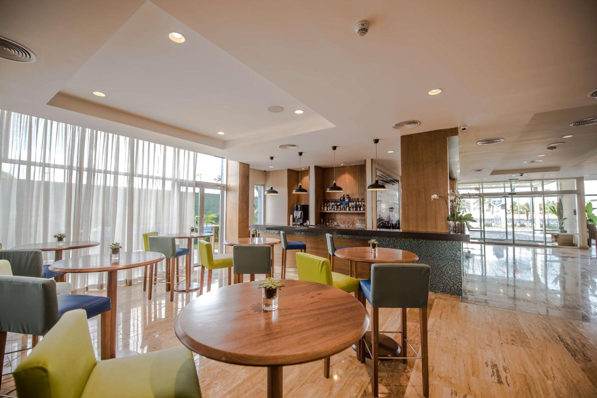 Hampton By Hilton Santo Domingo Airport Hotel Boca Chica Bagian luar foto